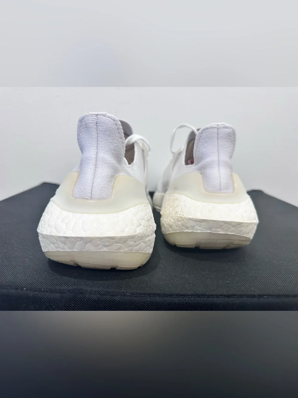 ADIDAS ULTRABOOST WHITE ATHLETIC SHOES SIZE: 9 WOMEN